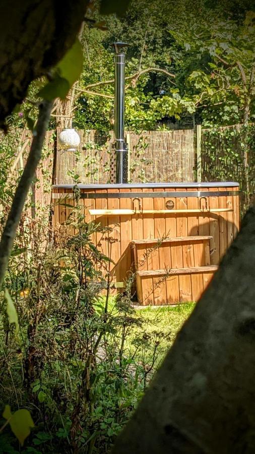 Emlyn'S Coppice - Luxury Woodland Glamping Villa Holywell  Bagian luar foto