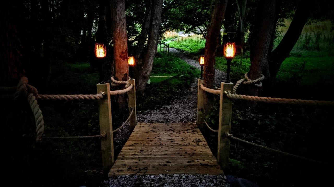 Emlyn'S Coppice - Luxury Woodland Glamping Villa Holywell  Bagian luar foto