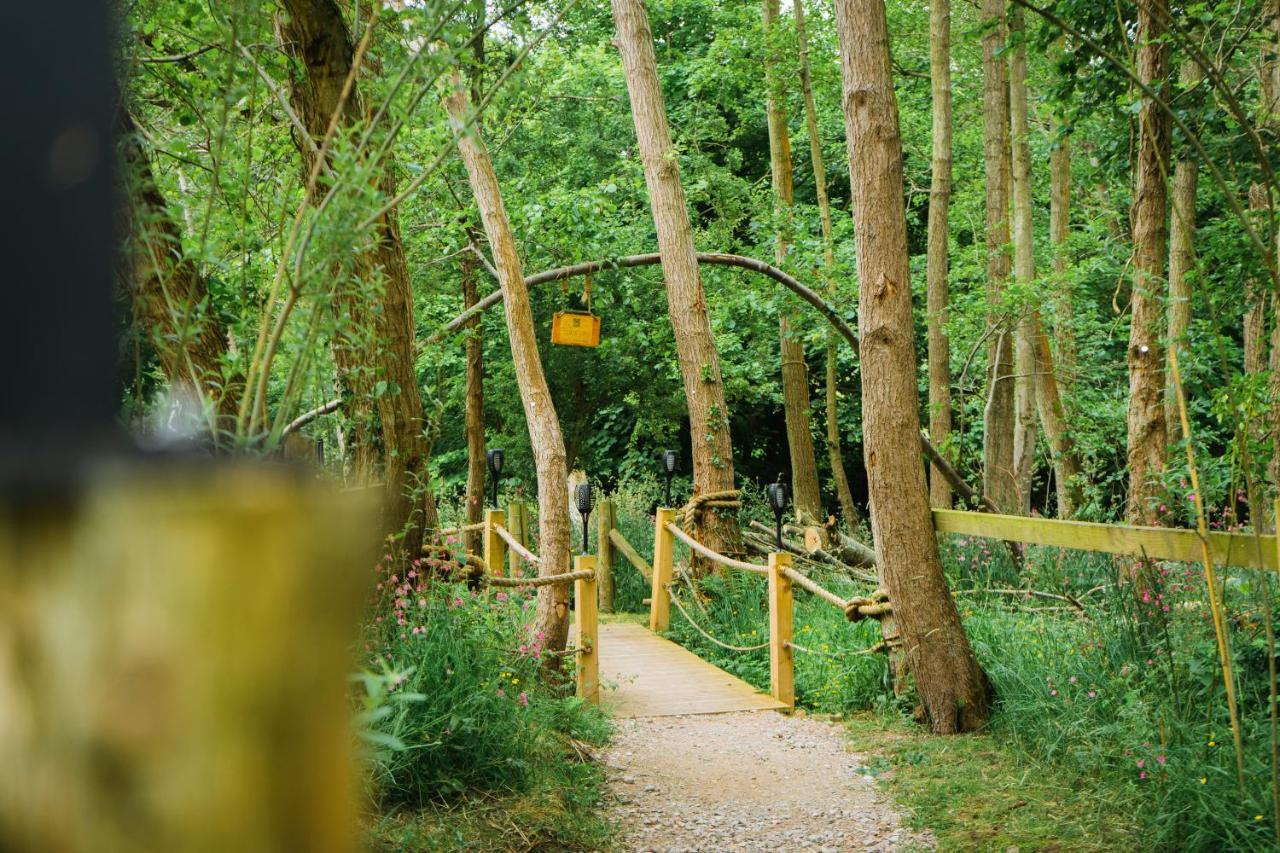 Emlyn'S Coppice - Luxury Woodland Glamping Villa Holywell  Bagian luar foto